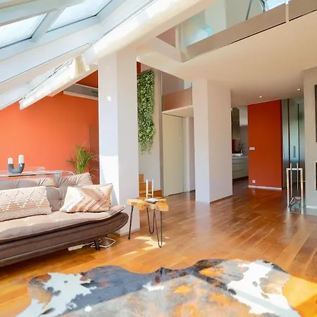 Luxe Loft, Castle Views & Rooftop Terrace *