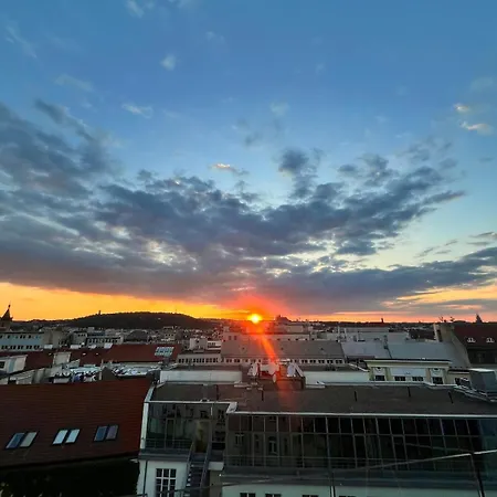 アパート Luxe Loft, Castle Views & Rooftop Terrace