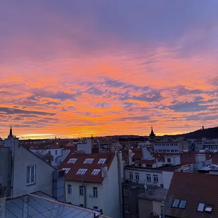 Luxe Loft, Castle Views & Rooftop Terrace