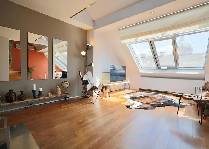 Luxury Penthouse With Heated Floors, Castle Views & Rooftop Terrace *