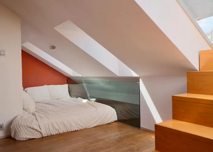 Luxury Penthouse With Heated Floors, Castle Views & Rooftop Terrace *