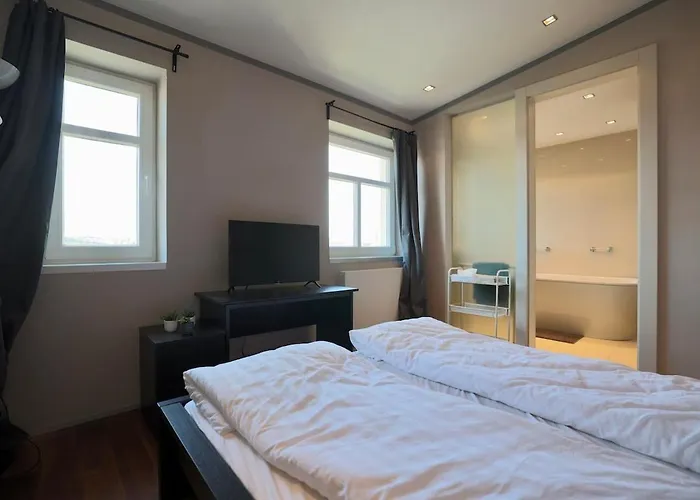 Luxury Penthouse With Heated Floors, Castle Views & Rooftop Terrace Appartement *