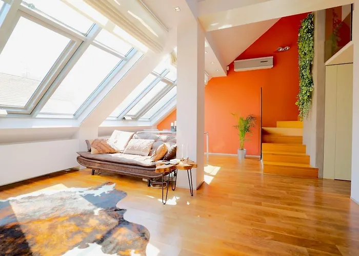 Luxury Penthouse With Heated Floors, Castle Views & Rooftop Terrace *