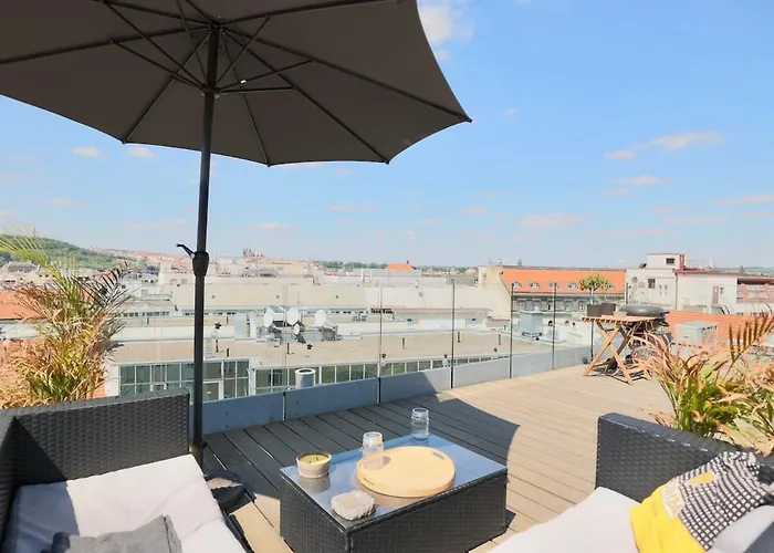 Luxury Penthouse With Heated Floors, Castle Views & Rooftop Terrace *