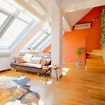 Luxury Penthouse With Heated Floors, Castle Views & Rooftop Terrace *