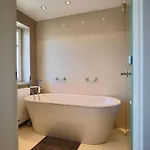 Luxury Penthouse With Heated Floors, Castle Views & Rooftop Terrace Apartman *