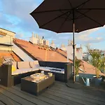 Luxury Penthouse With Heated Floors, Castle Views & Rooftop Terrace Apartman *
