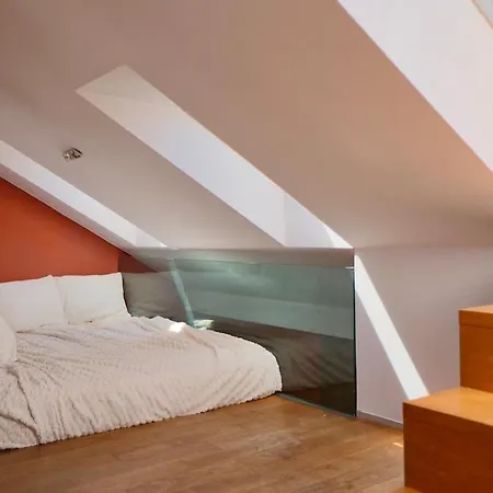 Luxury Penthouse With Heated Floors, Castle Views & Rooftop Terrace *