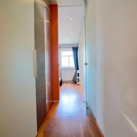 Luxury Penthouse With Heated Floors, Castle Views & Rooftop Terrace Прага