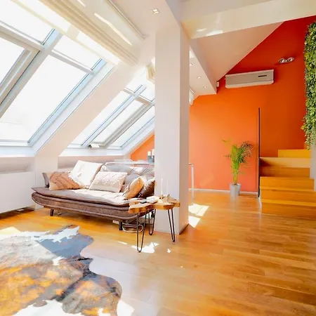 Luxury Penthouse With Heated Floors, Castle Views & Rooftop Terrace *
