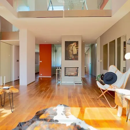 Apartman Luxury Penthouse With Heated Floors, Castle Views & Rooftop Terrace Prága