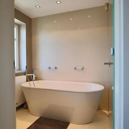 Luxury Penthouse With Heated Floors, Castle Views & Rooftop Terrace Апартаменты *