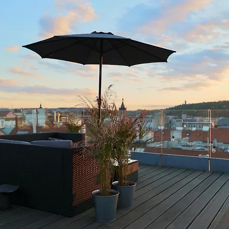 Luxury Penthouse With Heated Floors, Castle Views & Rooftop Terrace *