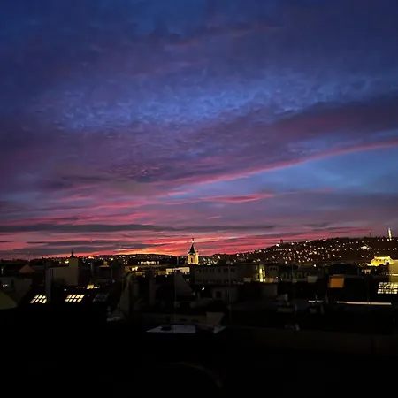 Апартаменты Luxury Penthouse With Heated Floors, Castle Views & Rooftop Terrace