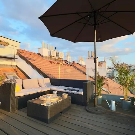 Luxury Penthouse With Heated Floors, Castle Views & Rooftop Terrace Апартаменты *